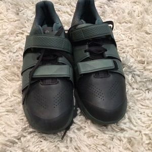 Reebok legacy lifters never worn